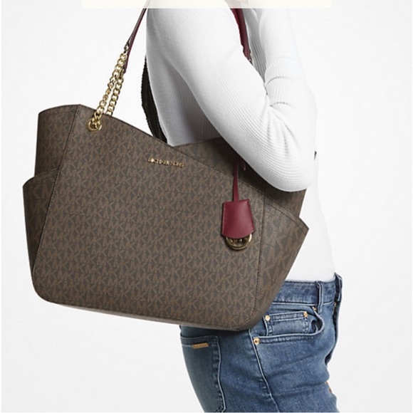 MICHAEL KORS
Jet Set Large Logo Shoulder Bag - Picture 12 of 15